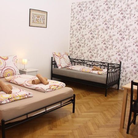 Central Prague Wenceslas Square Apartments Buitenkant foto