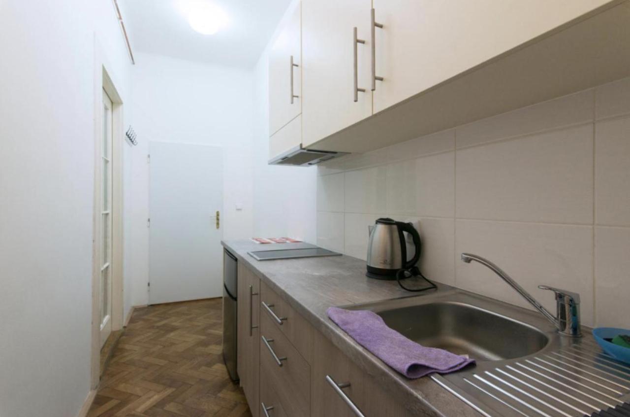 Central Prague Wenceslas Square Apartments Buitenkant foto
